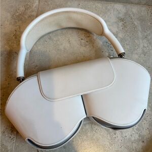 Apple AirPods Max (1st Generation)